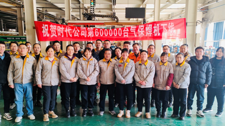 風(fēng)雨中馳而不息，奮斗中砥礪前行